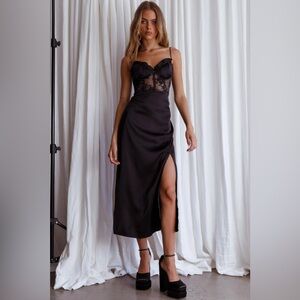 SELFIE LESLIE NWT TROPHY LACE BODICE MIDI DRESS